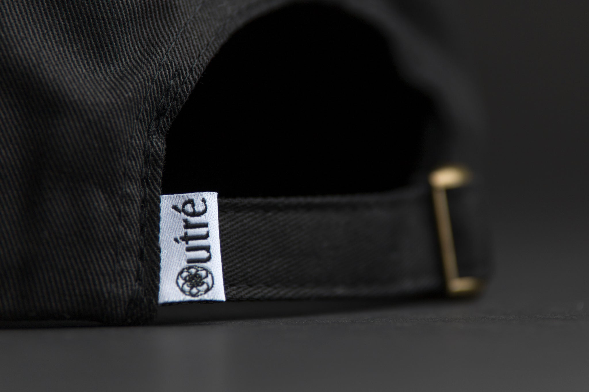 Outre vampire skull black - unstructured 6 panel closure woven label